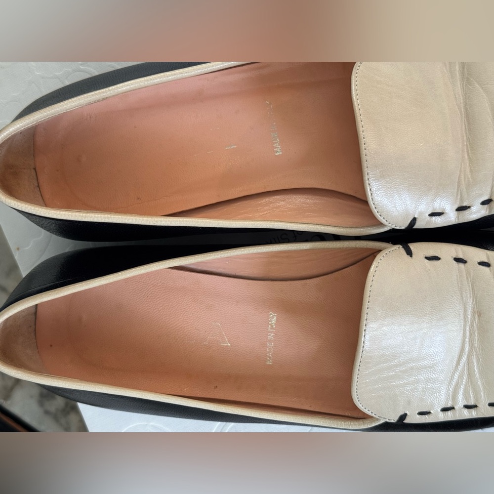 Prada two tone box toe leather loafers. Size 36 - Picture 10 of 11